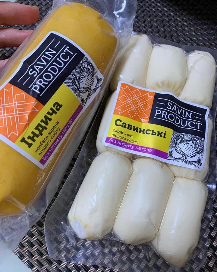 Savin Product turkey sausage and pale Savynski sausages in their retail packs.