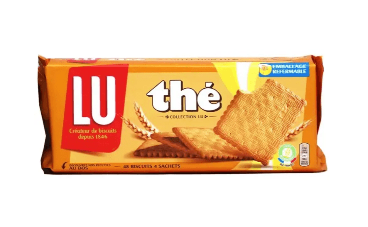 A yellow packet of LU Thé biscuits with rectangular tea biscuits.